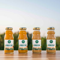 Proefpakket 4-in-1 gember: twee Gember Shots en twee flesjes Pure Gembersap 200ml op tafel