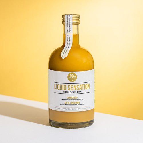Fles Go Now Liquid Sensation 500ml tegen een gele achtergrond